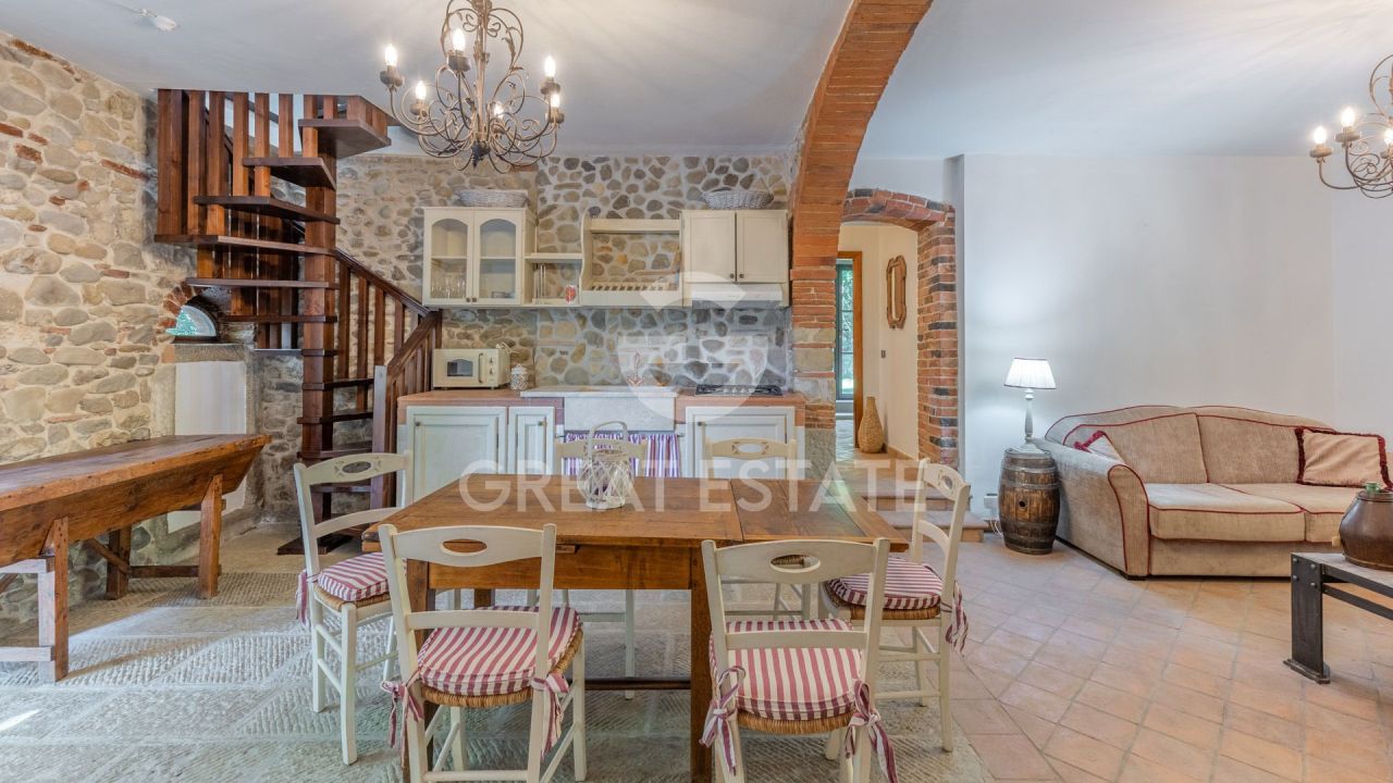 Дом Laterina Pergine Valdarno, Италия, 612.7 м² - фото 12