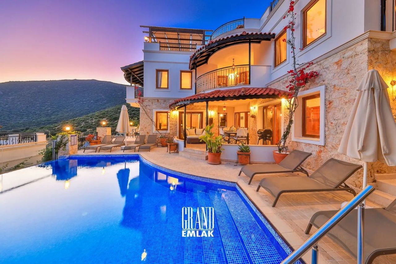 Вилла в Анталии, Турция, 450 м² - фото 1