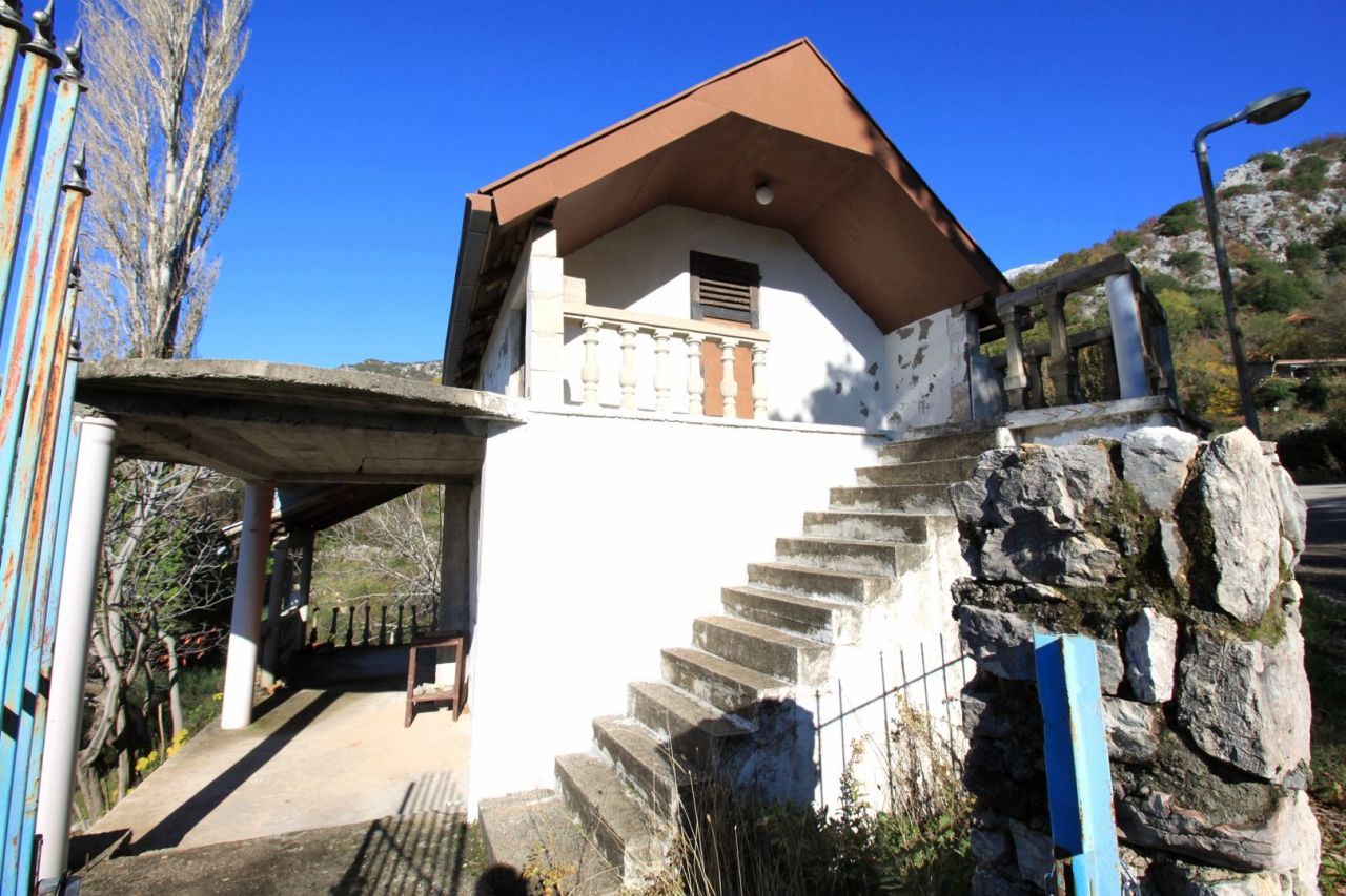 House in Budva, 88 m² with panoramic sea view in Kuljače 6