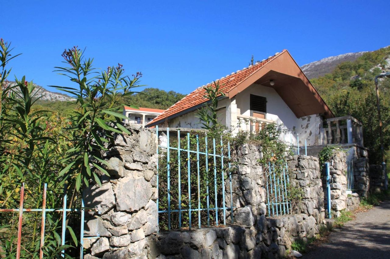 House in Budva, 88 m² with panoramic sea view in Kuljače 5