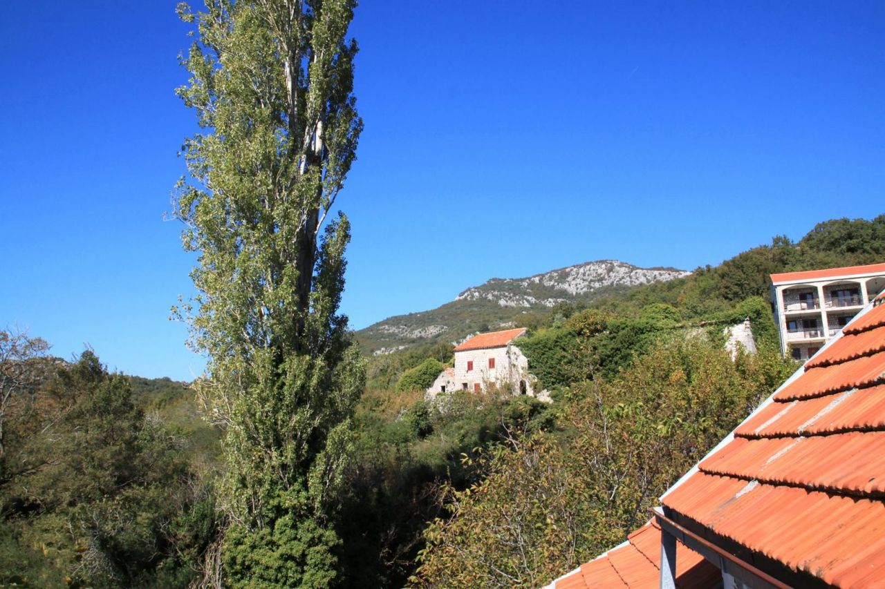 House in Budva, 88 m² with panoramic sea view in Kuljače 10