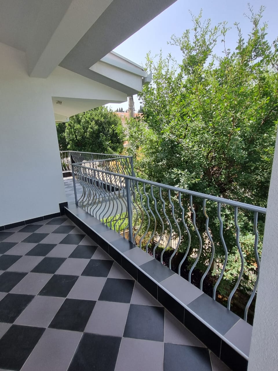 House 120m² with Two Apartments, Bar 5