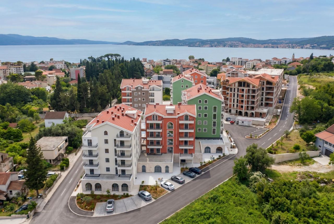 Two-Bedroom Apartment 51m² with Bay Views, Tivat 4
