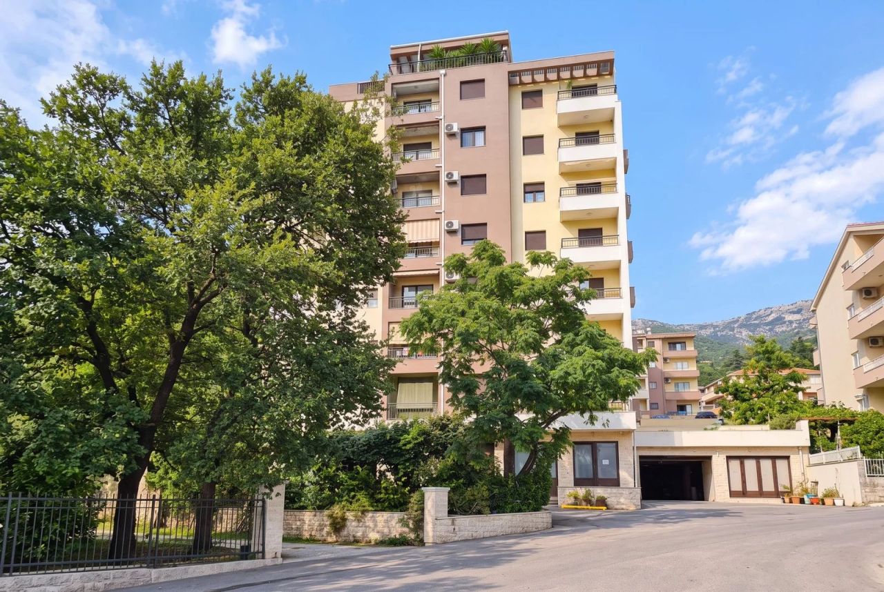 1-bedroom apartment, 42 m², new building, green park view — Budva 10