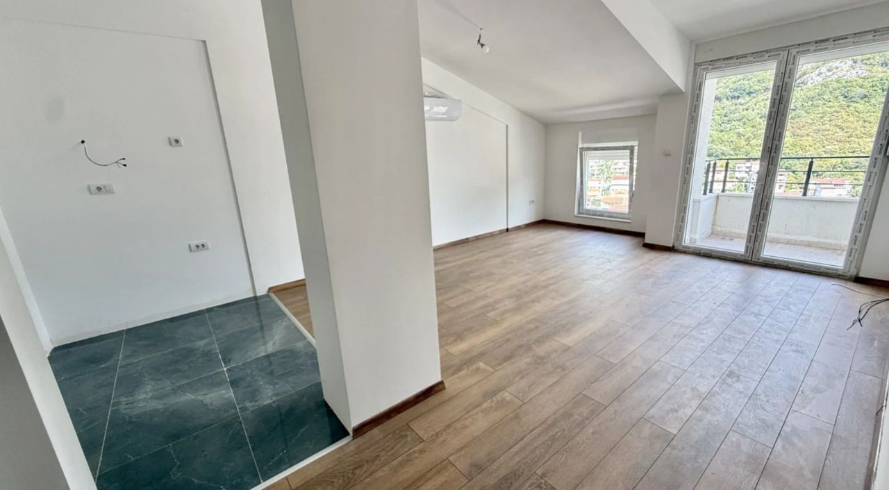 New 1-bedroom apartment, 46 m², top floor with lift — Topliška street, Budva 10