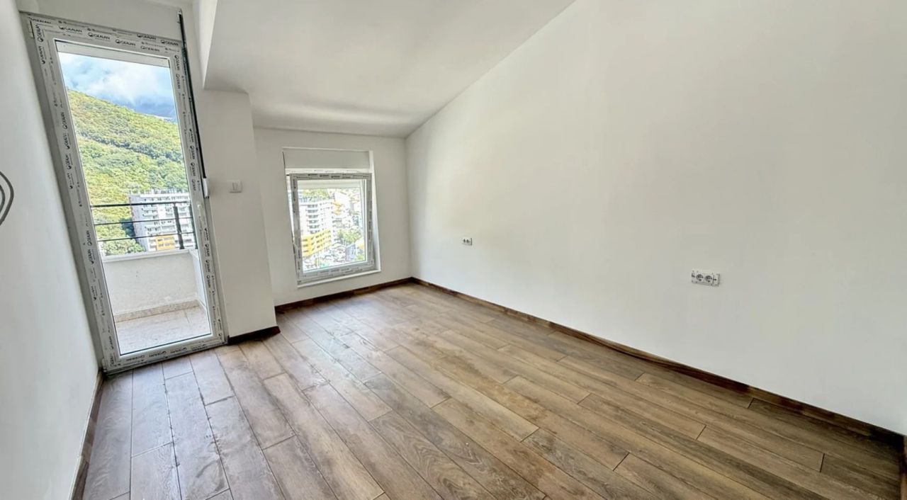 New 1-bedroom apartment, 46 m², top floor with lift — Topliška street, Budva 5