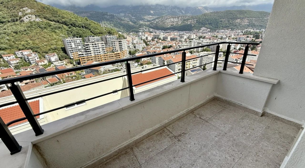 New 1-bedroom apartment, 46 m², top floor with lift — Topliška street, Budva 3