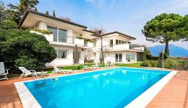 Вилла у озера Гарда, Италия (цена по запросу)