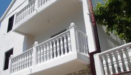 Отель, гостиница за 550 000 евро в Игало, Черногория