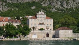 Коммерческая недвижимость за 12 000 000 евро в Доброте, Черногория