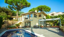 Вилла за 1 300 000 евро на Льорет-де-Мар, Испания