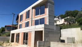 Дом за 400 000 евро в Тивате, Черногория