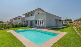 Вилла за 853 000 евро у озера Гарда, Италия