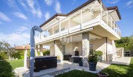 Вилла за 2 380 000 евро у озера Гарда, Италия