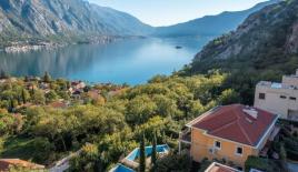 Дом за 410 000 евро в Доброте, Черногория