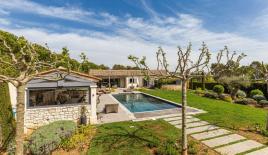 Вилла за 15 600 евро за неделю в Мужене, Франция