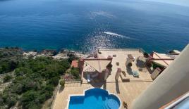 Квартира за 550 000 евро в Добра Воде, Черногория