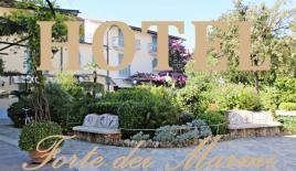 Отель, гостиница за 10 000 000 евро в Форте деи Марми, Италия