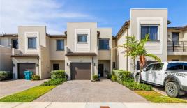 Таунхаус за 525 069 евро в Майами, США