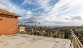 Вилла за 300 000 евро в Четоне, Италия