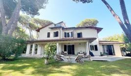 Вилла за 1 800 000 евро в Форте деи Марми, Италия