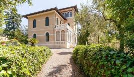 Вилла за 1 600 000 евро в Лукке, Италия