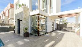 Вилла за 579 000 евро в Рохалесе, Испания