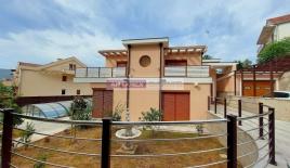 Вилла за 820 000 евро в Дженовичах, Черногория