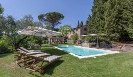 Дом за 1 490 000 евро в Четоне, Италия