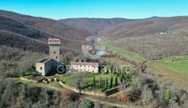 Замок за 1 950 000 евро в Пассиньяно-суль-Тразимено, Италия