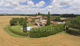 Дом за 2 600 000 евро в Деруте, Италия