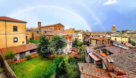 Апартаменты за 270 000 евро в Кьюси, Италия