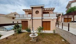 Вилла за 820 000 евро в Дженовичах, Черногория