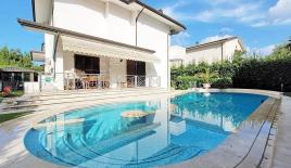 Вилла за 1 250 000 евро в Марина ди Пьетрасанта, Италия