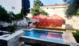 Отель, гостиница за 800 000 евро в Сутоморе, Черногория