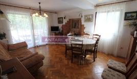 Вилла за 180 000 евро в Игало, Черногория