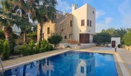 Вилла за 650 187 евро в Кирении, Кипр