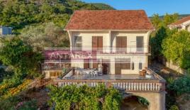 Вилла за 310 000 евро в Тивате, Черногория