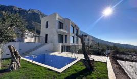 Таунхаус за 495 000 евро в Режевичах, Черногория