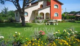 Дом в Кастильоне-дель-Лаго, Италия (цена по запросу)