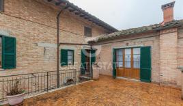 Апартаменты за 280 000 евро в Четоне, Италия