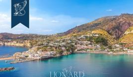 Отель, гостиница за 5 000 000 евро в Неаполе, Италия