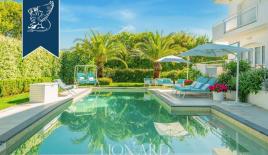 Вилла за 1 600 000 евро в Массе, Италия