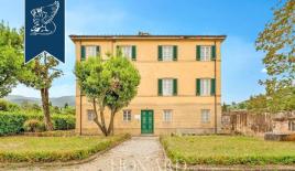 Отель, гостиница за 3 500 000 евро в Лукке, Италия