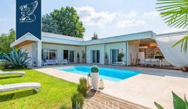 Вилла за 1 200 000 евро в Галларате, Италия