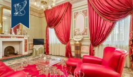 Вилла за 1 800 000 евро в Лукке, Италия