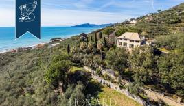 Вилла в Генуе, Италия (цена по запросу)