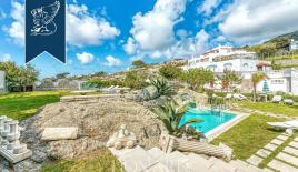 Отель, гостиница в Неаполе, Италия (цена по запросу)