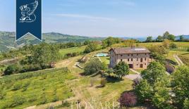 Вилла за 3 900 000 евро в Модене, Италия