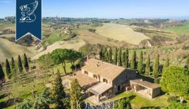 Ферма за 1 950 000 евро в Пьенце, Италия